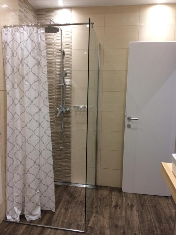 Z&D Apartment พูลา ภายนอก รูปภาพ